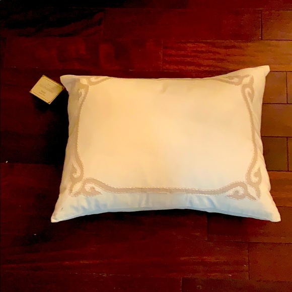 NWT Decorative Down Filled Pillow White & Beige - Picture 1 of 3